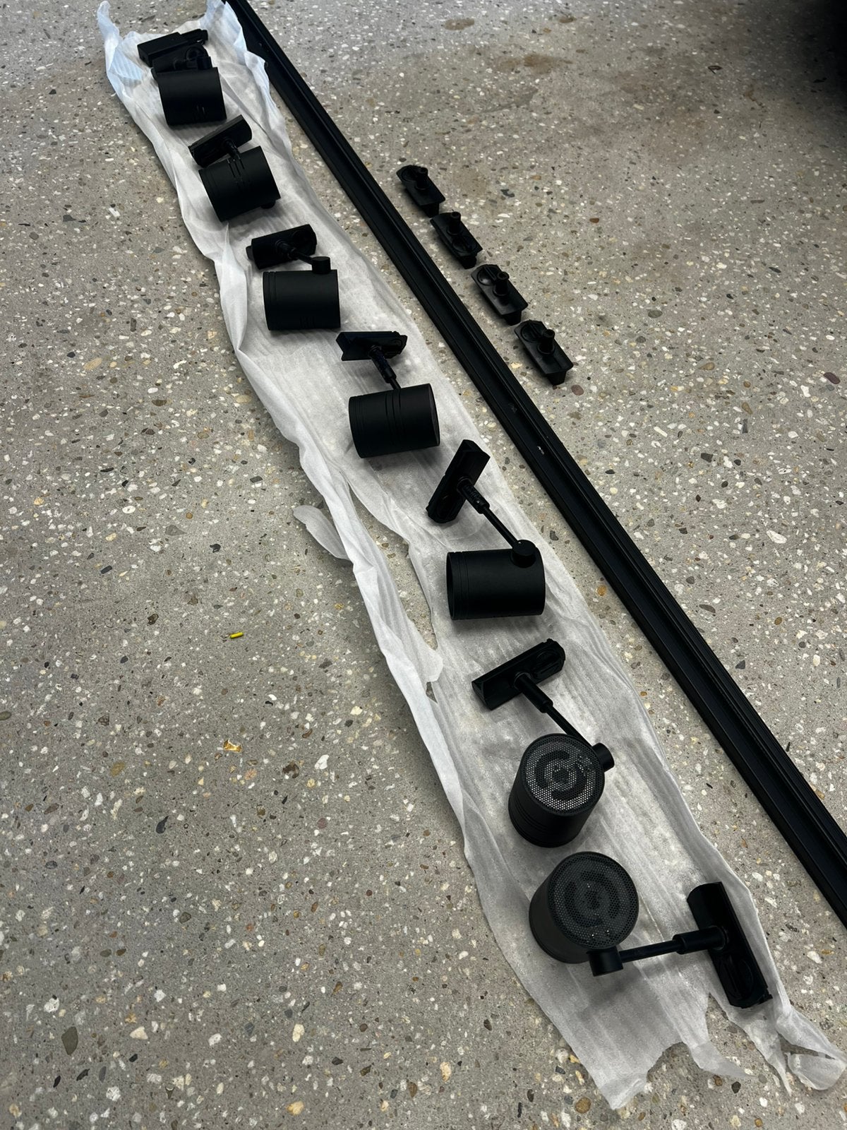 Railverlichting 1 fase incl spots met Gu10 en 3 pendeladap., Ophalen, Gebruikt