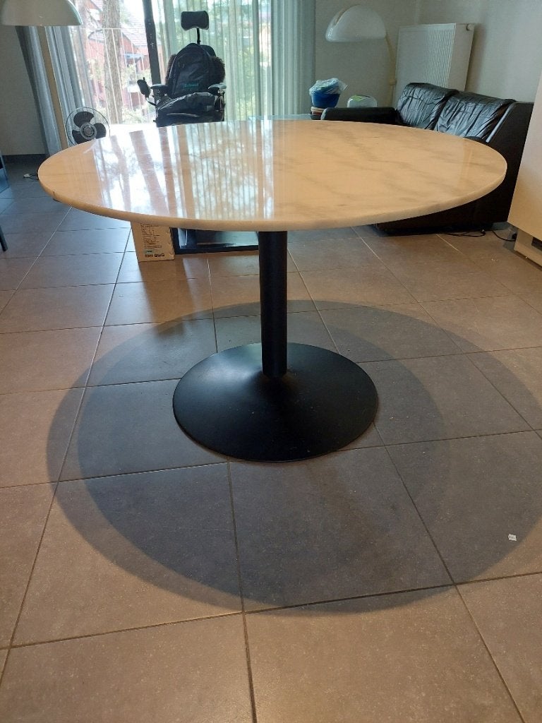 ronde tafel met marmeren blad op centrale voet, Huis en Inrichting, Ophalen, Gebruikt, Rond, Modern