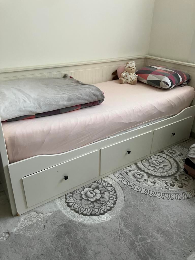 Ikea bed met 3 lade 2 matras ınbegrepen, Ophalen of Verzenden, Zo goed als nieuw, Matras