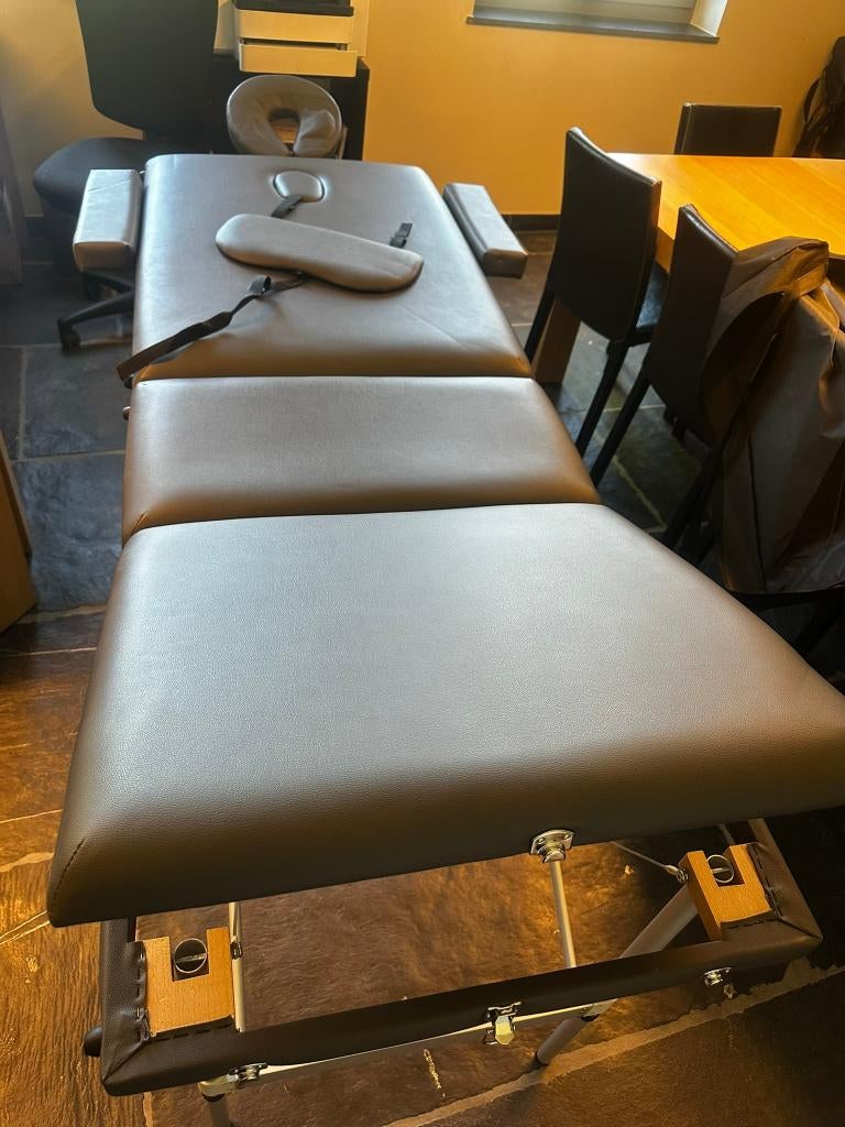 Opplooibare Massagetafel - grijs leder, Sport en Fitness, Massageproducten, Nieuw, Massagetafel, Ophalen