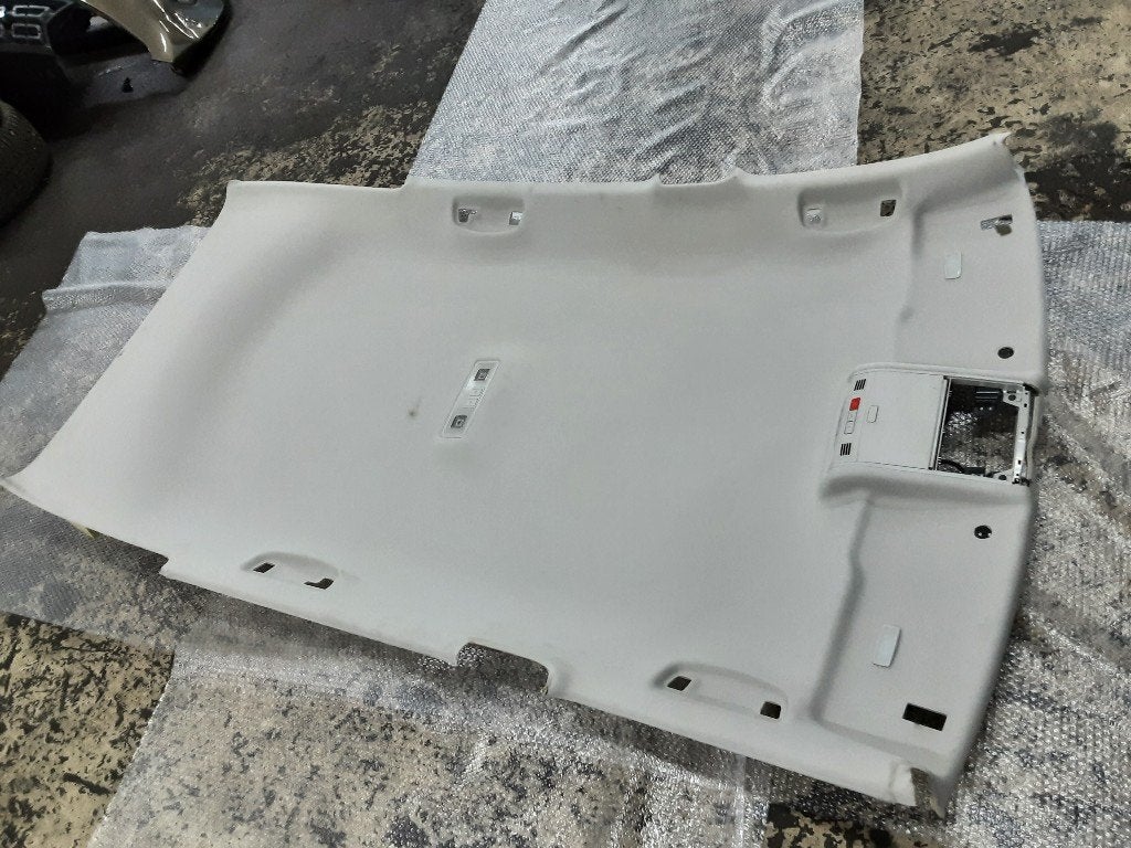 LINER OU CIEL DE TOIT Volkswagen Tiguan (AD1) (5NA867501AF), Volkswagen, Mevr. I. Hauben, Utilisé, Rue de l'Espoir 34 34
4030  GRIVEGNÉE, BE
