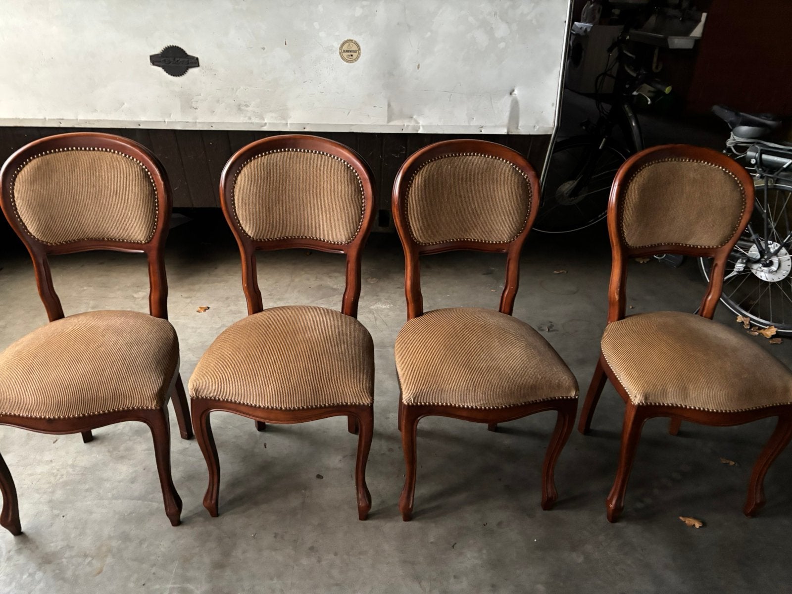 4 notelaren stoelen in goede staat, Ophalen