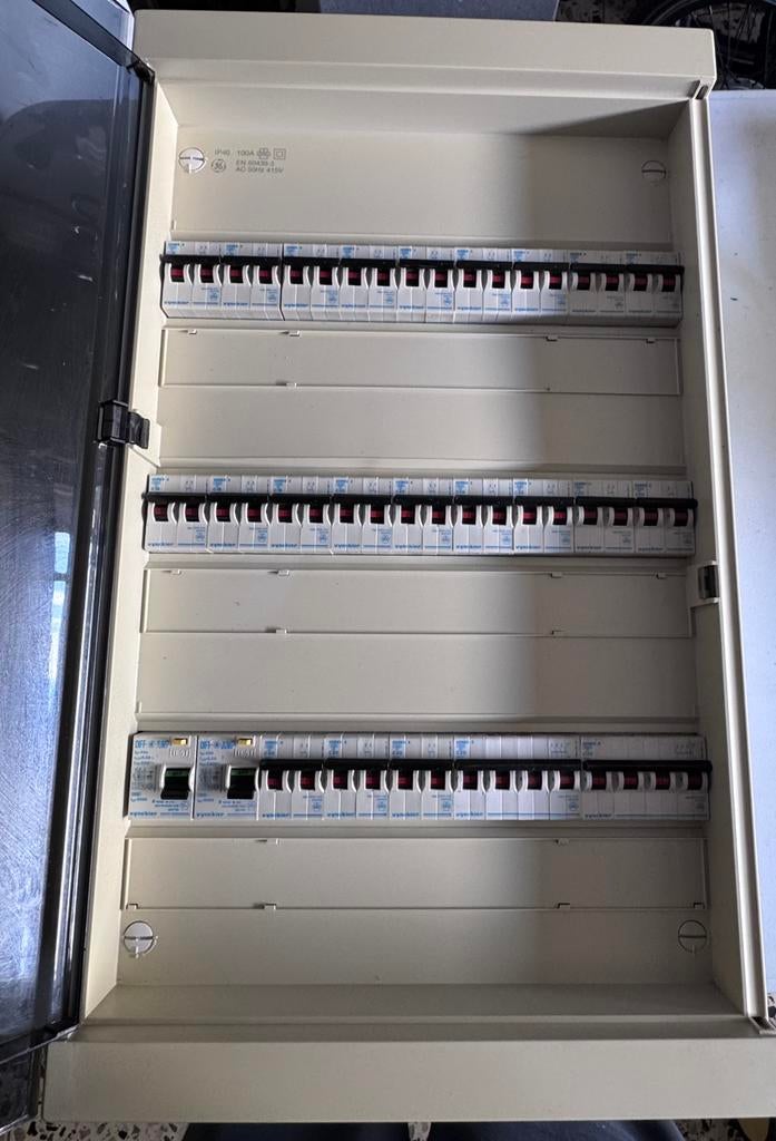 Zekeringskast, Doe-het-zelf en Bouw, Elektriciteit en Kabels, Zo goed als nieuw, Ophalen
