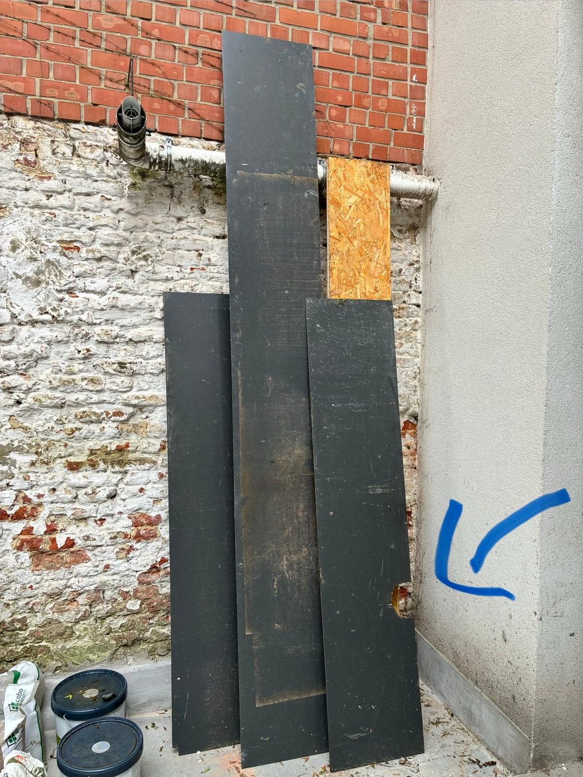 Planches / profils de finition anthracites, Jardin & Terrasse, Poteaux, Poutres & Planches, Enlèvement, Comme neuf, 180 à 250 cm