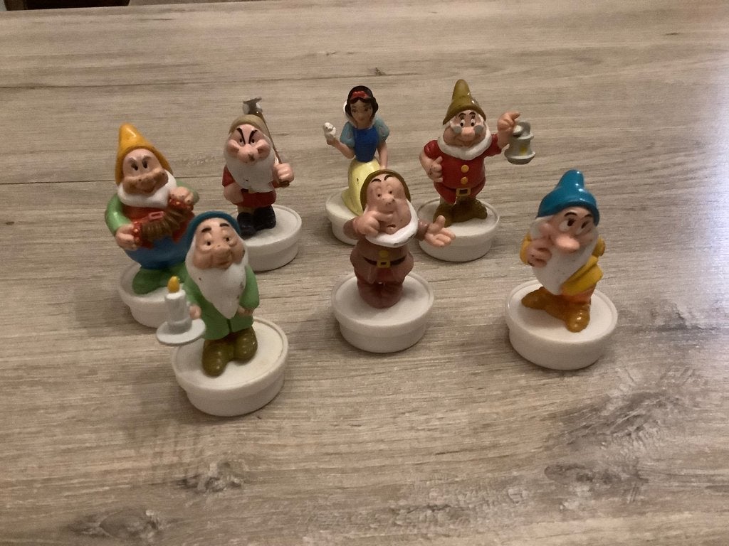 Disney Sneeuwwitje verschillende characters (5-6 cm), Verzamelen, Ophalen of Verzenden, Sneeuwwitje of Doornroosje, Gebruikt, Beeldje of Figuurtje