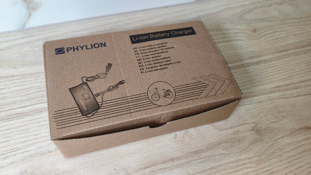 Phylion BZ2A12J200/10S 36V 2A e-bike acculader Minerva Nieuw, Nieuw