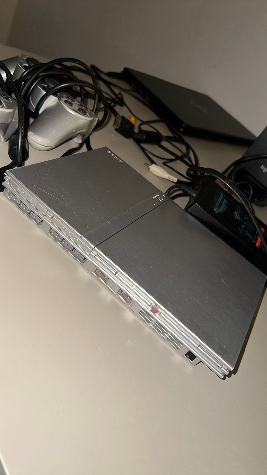 Playstation 2 slim Zilveren kleur met 2 controllers, Gebruikt, Met 2 controllers, Ophalen of Verzenden, Zilver