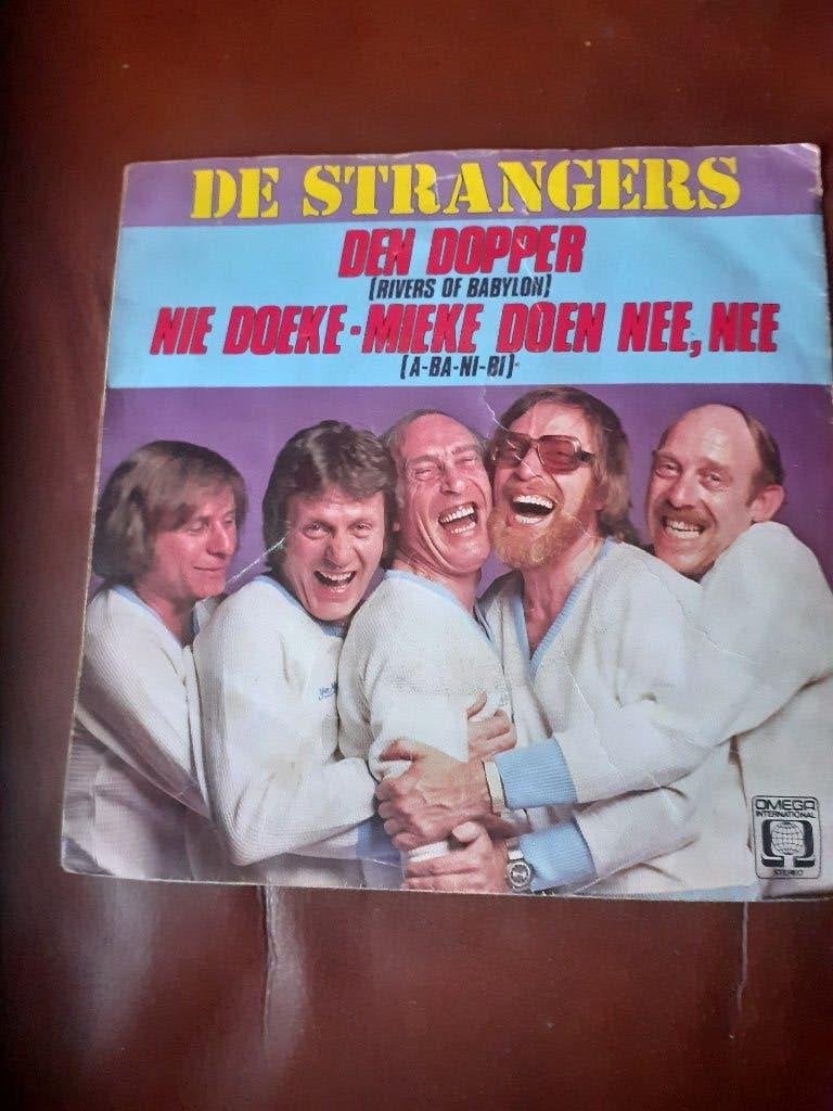 45T De Strangers : Den dopper, Ophalen of Verzenden