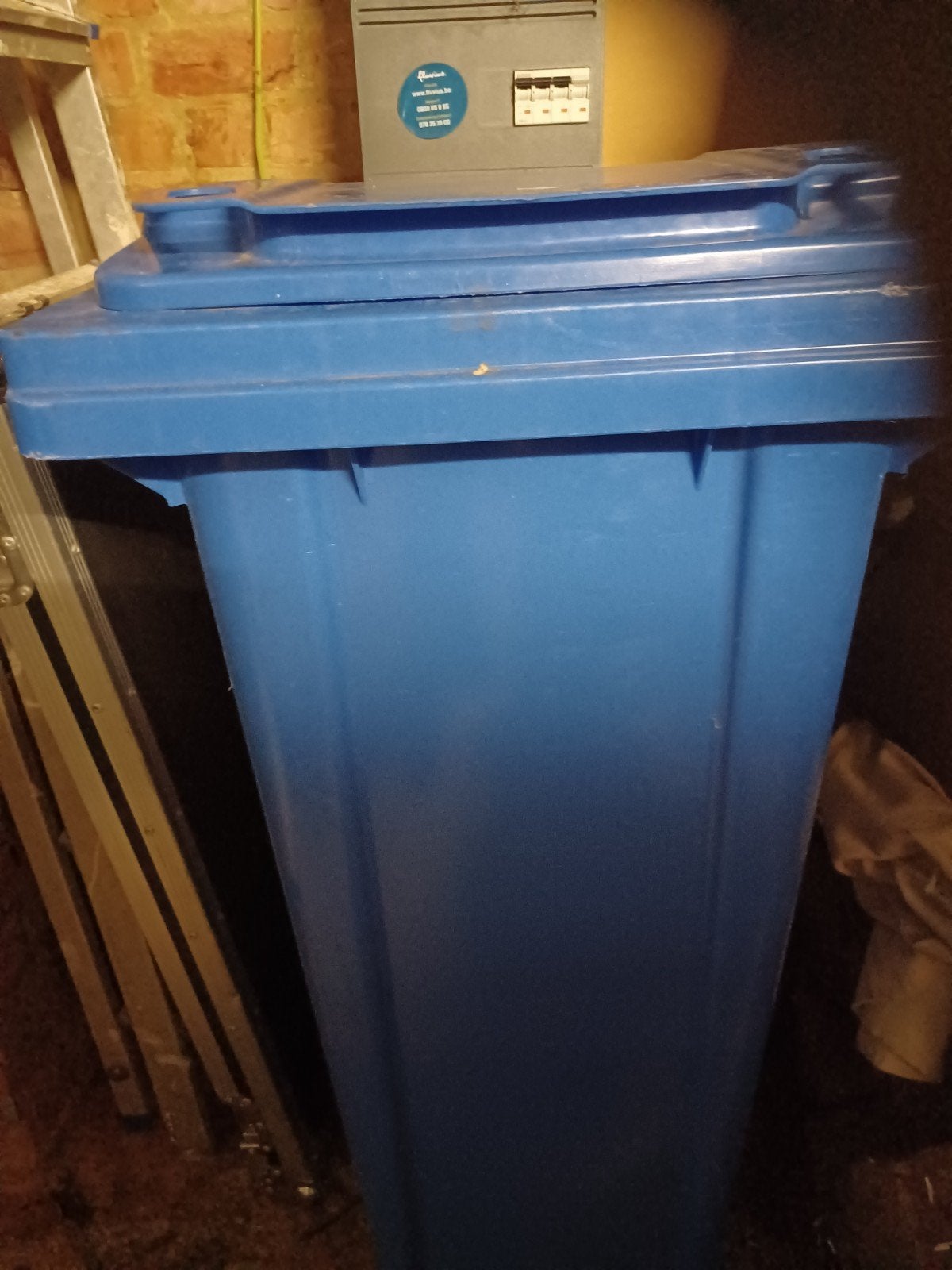 Conteneur à déchets bleu 140 L, Bricolage & Construction, Enlèvement