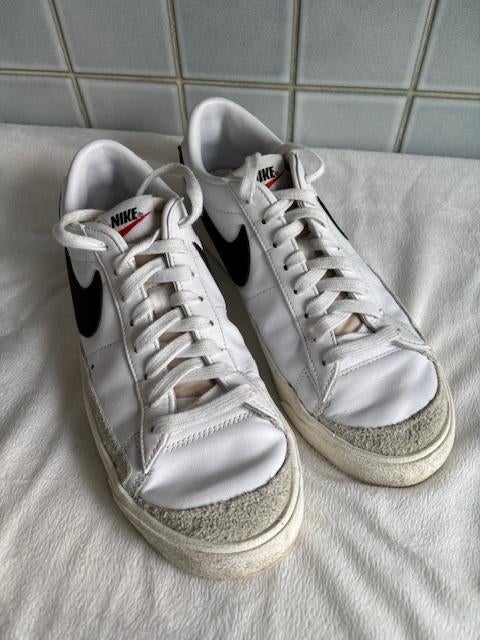 Nike blanches pointure 42,5 EUR - 8 UK - 9 US, Vêtements | Hommes, Chaussures, Nike, Enlèvement, Porté, Blanc