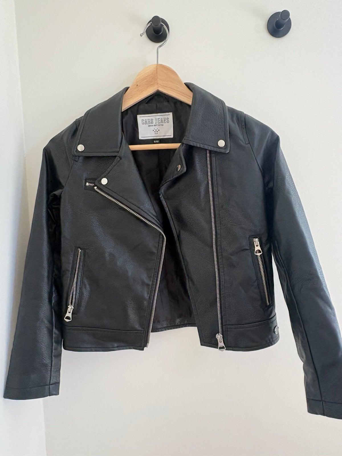 Veste en cuir noire de la marque Cars taille 10 ans/140, Enlèvement ou Envoi, Comme neuf
