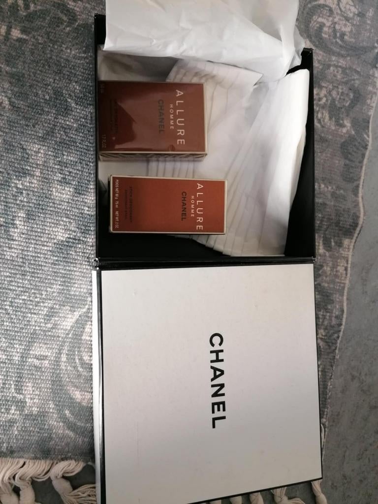 Coffret chanel pour homme, Bijoux, Sacs & Beauté
