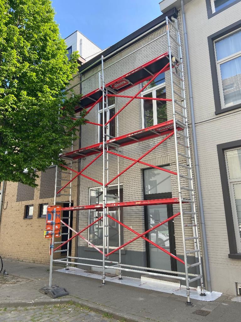 Pakket Complete Altrex stelling met opslagbox op maat, Doe-het-zelf en Bouw, Steigers, Zo goed als nieuw, Gevelsteiger, 5 meter of hoger