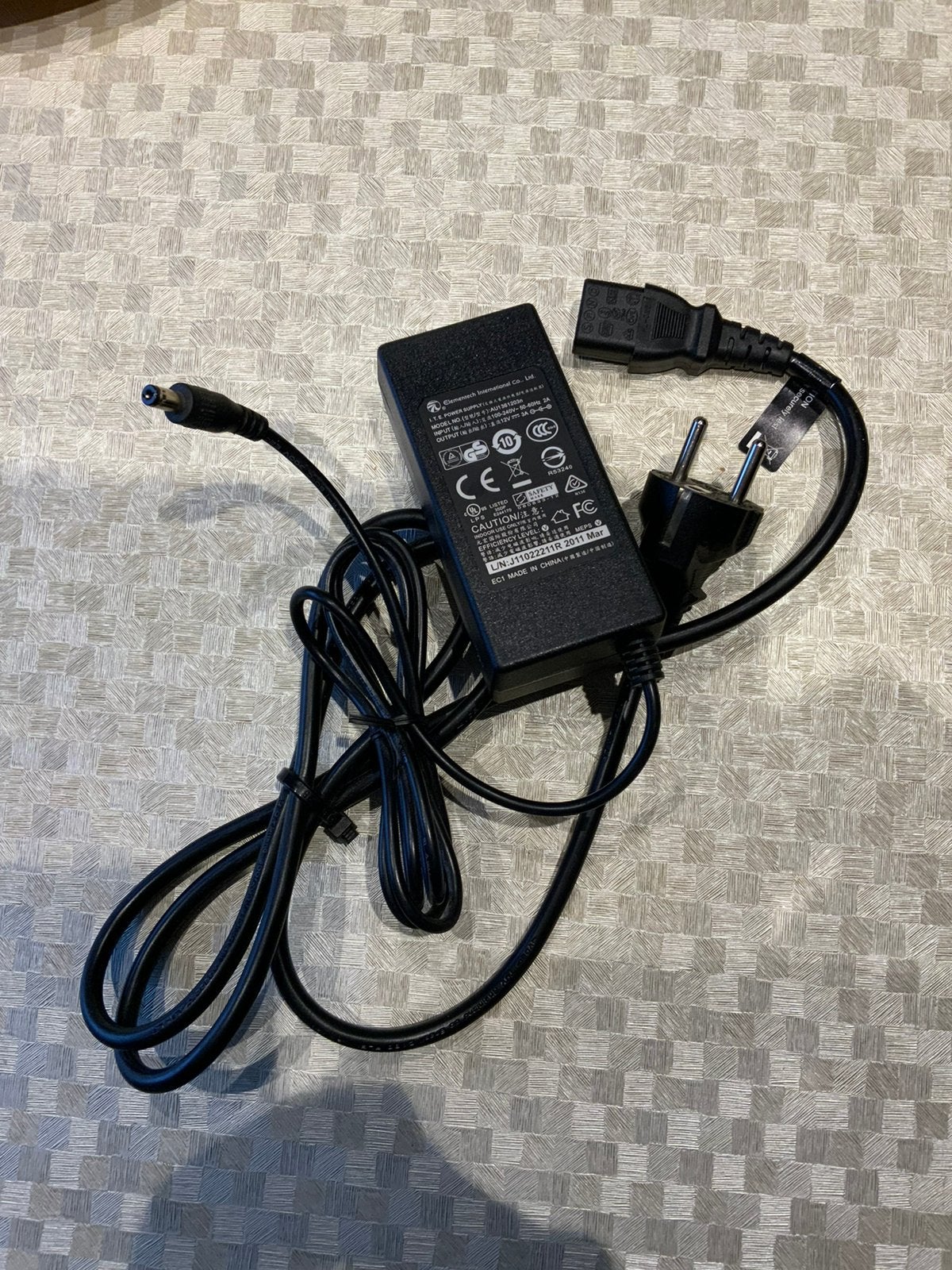 Chargeur, alimentation 12V/3A, Enlèvement, Comme neuf