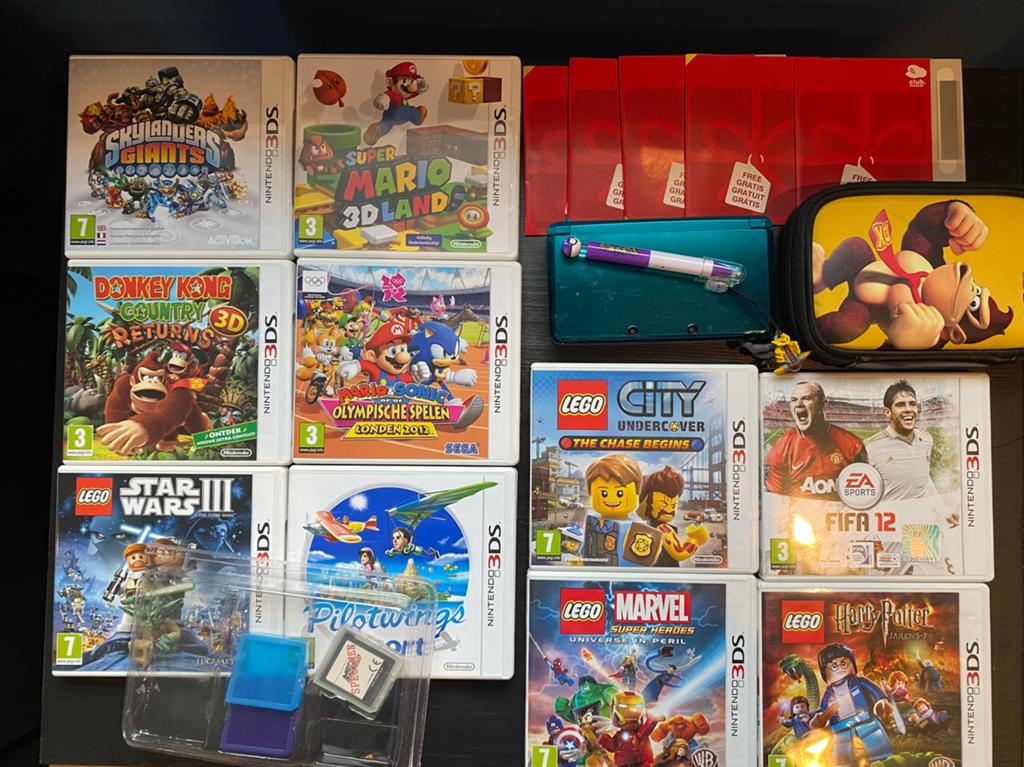 Nintendo 3ds + 11 games + gift cards + pokemon pencil + case, Ophalen of Verzenden, Zo goed als nieuw, 3DS