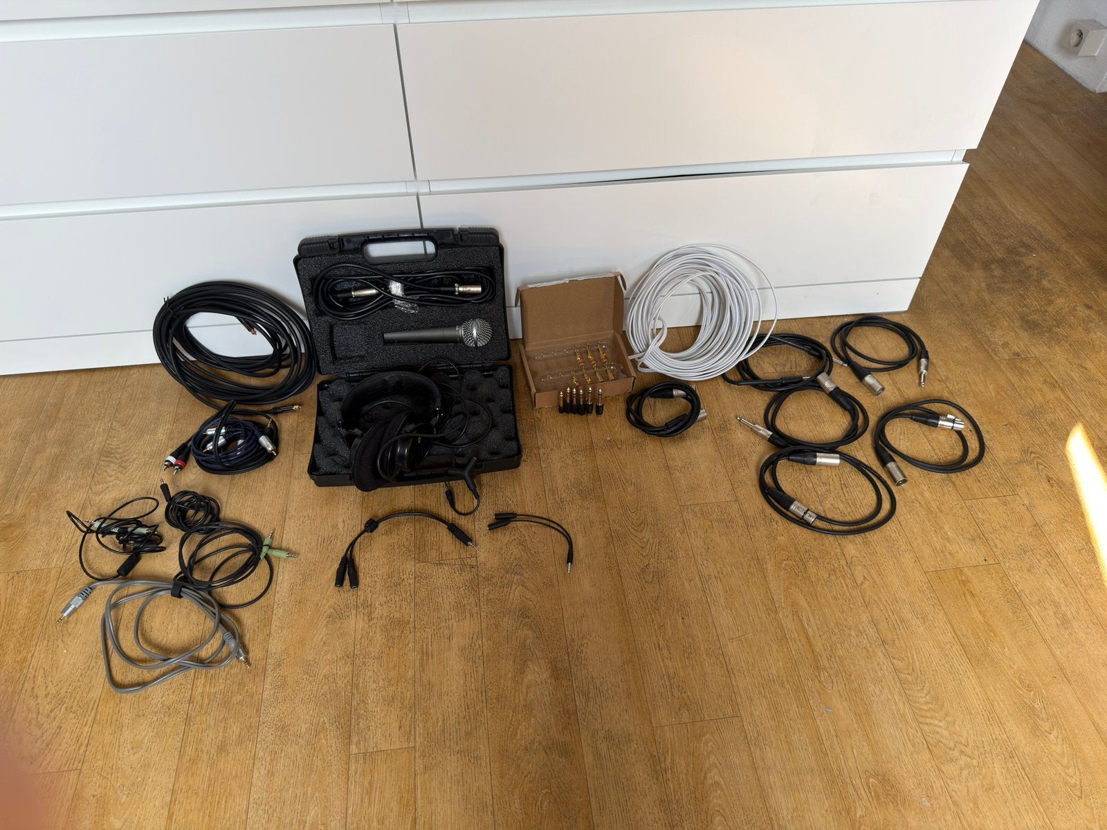 Lot matériel audio – micros, casque, câbles XLR/jack/RCA, Enlèvement, Utilisé