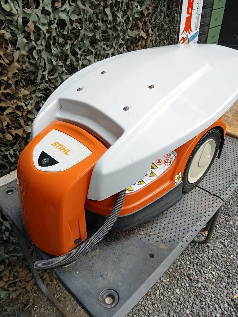 robot tondeuse stihl rmi 422p (bien lire l annonce), Jardin & Terrasse, Tondeuses robotisées, Enlèvement