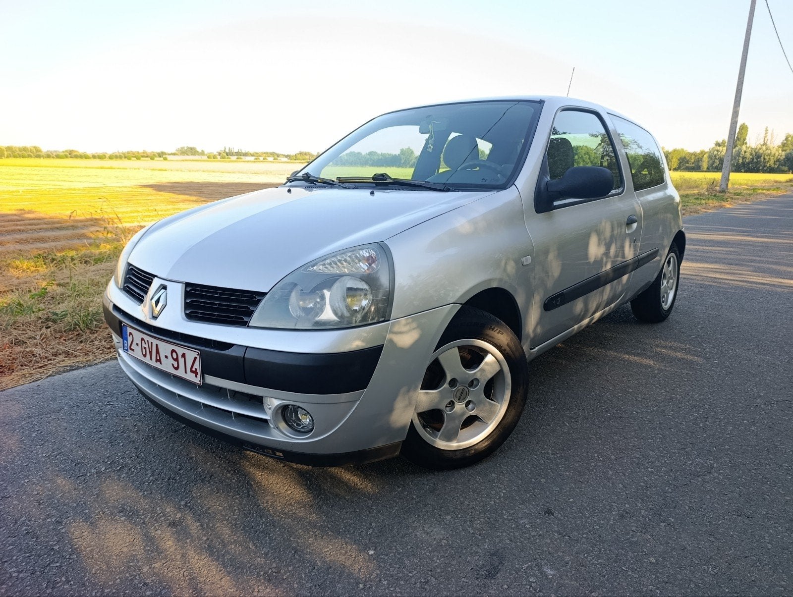 Renault Clio 1.2 benzine - 2006 - 196.000km, Auto's, Voorwielaandrijving, Stof, 4 cilinders, 990 kg
