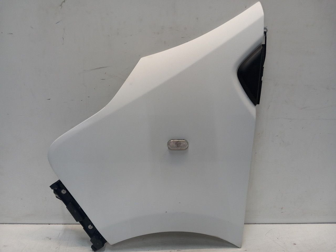 Spatbord links voor Opel Vivaro, Onderdelen@venauto.nl, Van der Ven Autorecycling B.V., Gebruikt, Ettenseweg 76, 4706 PB Roosendaal, The Netherlands