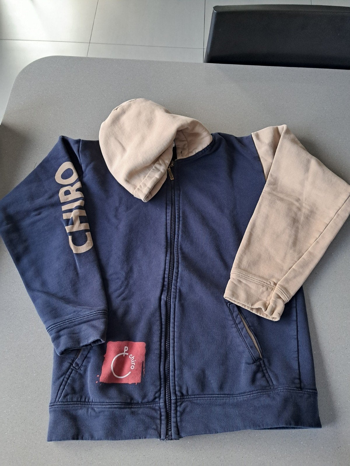 chiro hoodie 16 jaar (176) short maat 29 + kousen chiro, Kinderen en Baby's, Ophalen