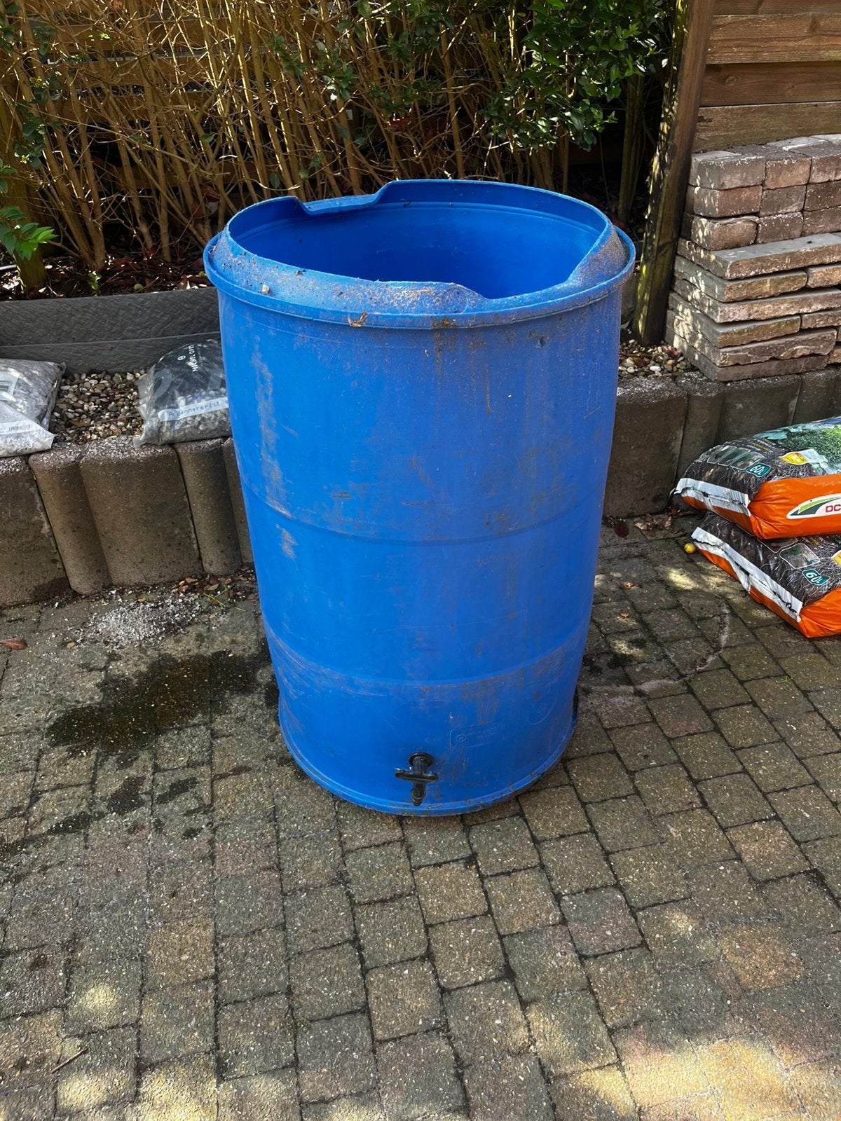 Blauwe regenton inclusief kraantje, 220 liter, 75 tot 150 liter, Ophalen, Gebruikt, Kunststof
