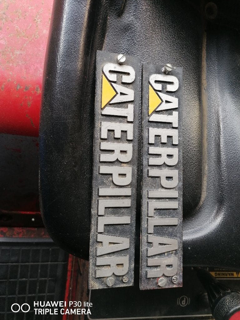 2 ancien Logos caterpillar, Enlèvement, Utilisé
