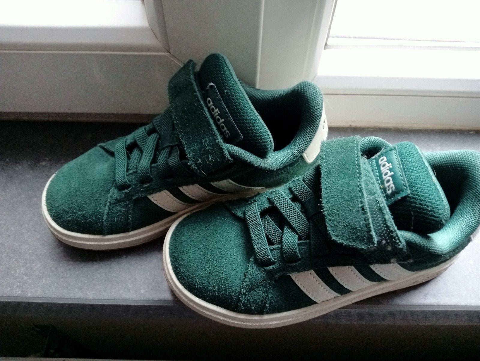 Adidas sportschoen voor kinderen 
Goede staat
af te halen, Kinderen en Baby's, Ophalen, Adidas, Zo goed als nieuw, Jongen of Meisje