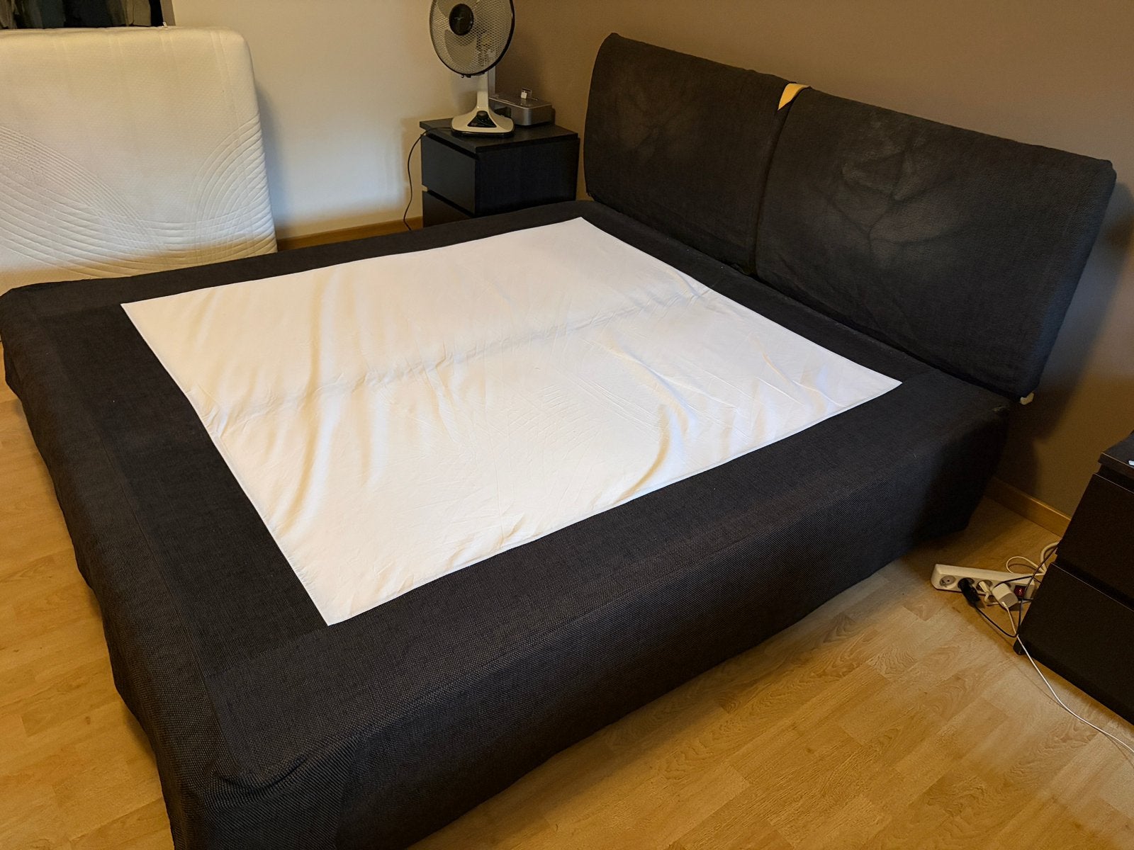 Icoon van Belgisch Design: Beka x Olivier Strelli boxspring, Huis en Inrichting, Ophalen, Gebruikt, Tweepersoons, 180 cm