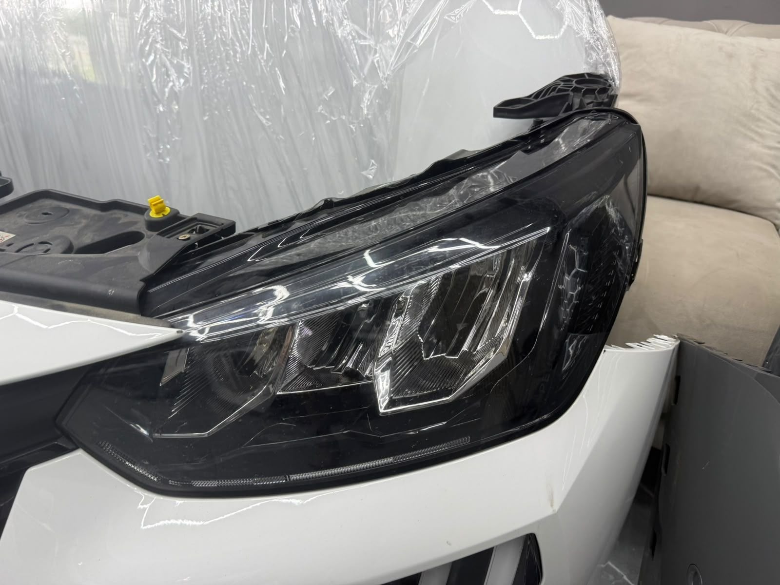 Face avant Peugeot 208 II 2024-2026 Capot Pare-chocs avant P, Taurusavenue 1
2132 LS  Hoofddorp, NL, Contact.group@renault.com