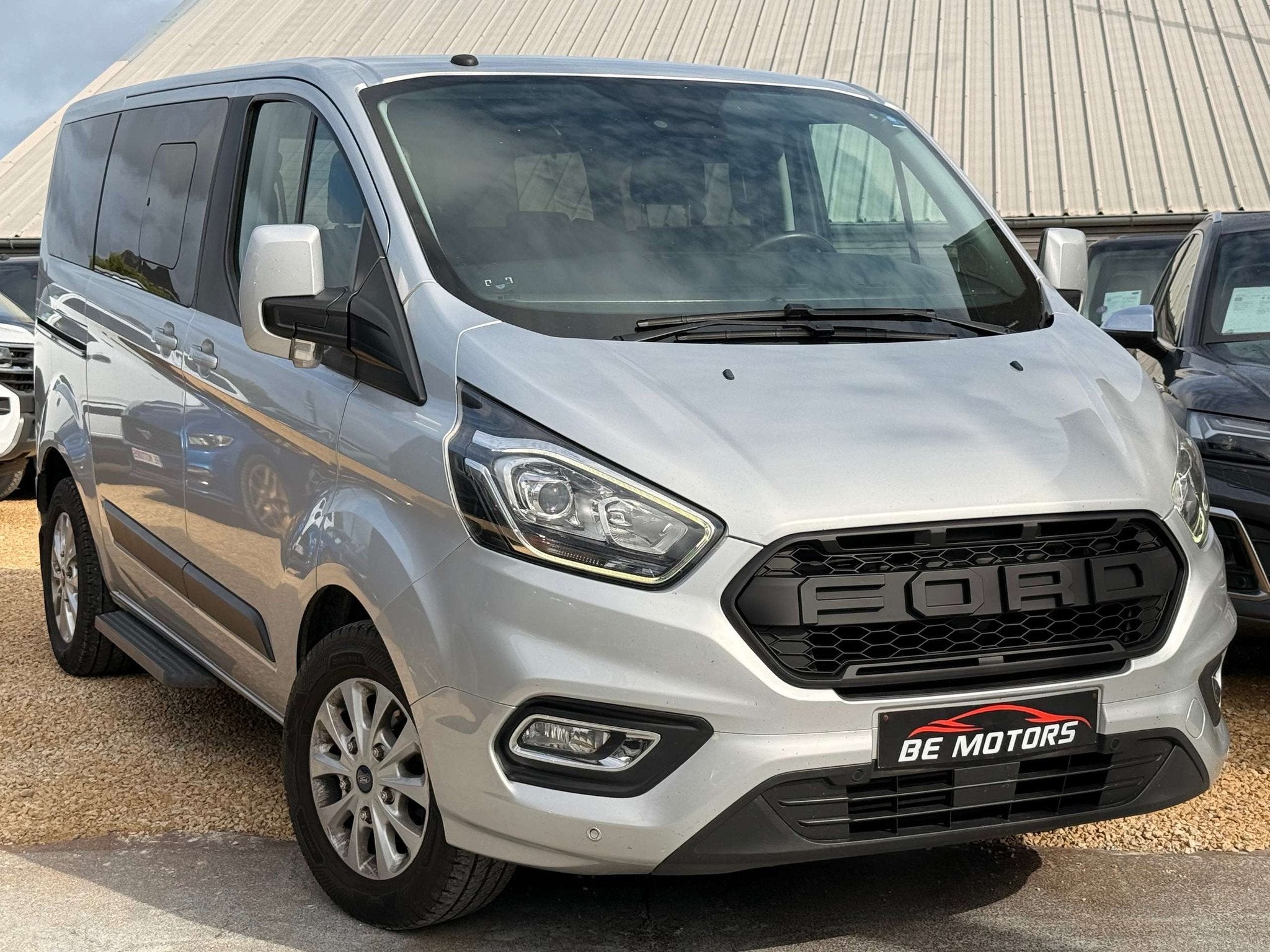 Ford Tourneo Custom 2.0 TDCI 131 CV 8PLACES ATT.REM DOUBLE P, Auto's, Ford, Voorwielaandrijving, Stof, Gebruikt, 5 deurs