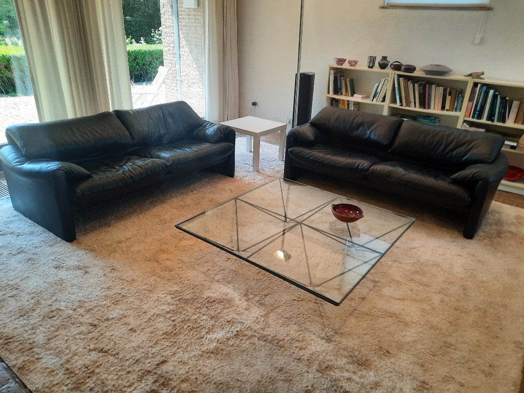 Twee Cassina Maralunga tweezits bank in zwart leder, Antiek en Kunst, Antiek | Meubels | Stoelen en Sofa's, Ophalen