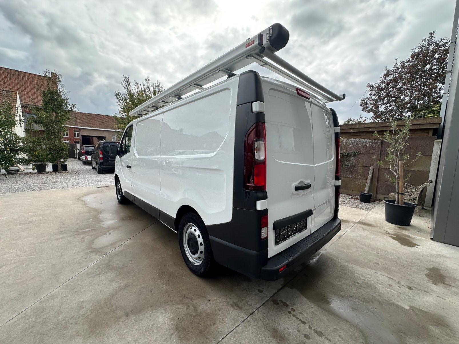 Renault trafic / L2 / 69000km / dakrek + inrichting, Auto's, Voorwielaandrijving, Dealer onderhouden, Stof, 4 cilinders