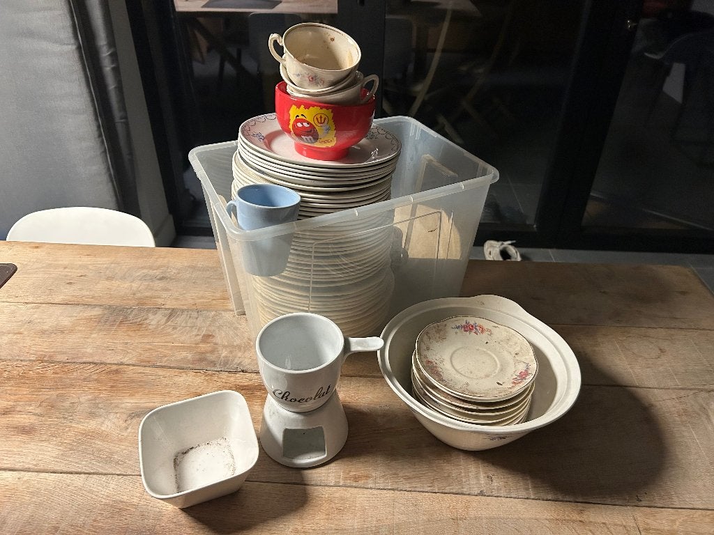 37 Borden & Tassen en kom GRATIS, Enlèvement, Utilisé, Porcelaine, Assiettes(s)