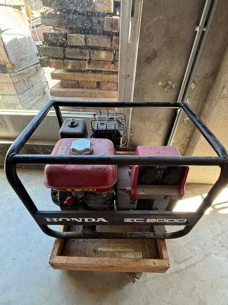 Honda EC2000 generator met een vermogen van 2 kW., Ophalen, Benzine