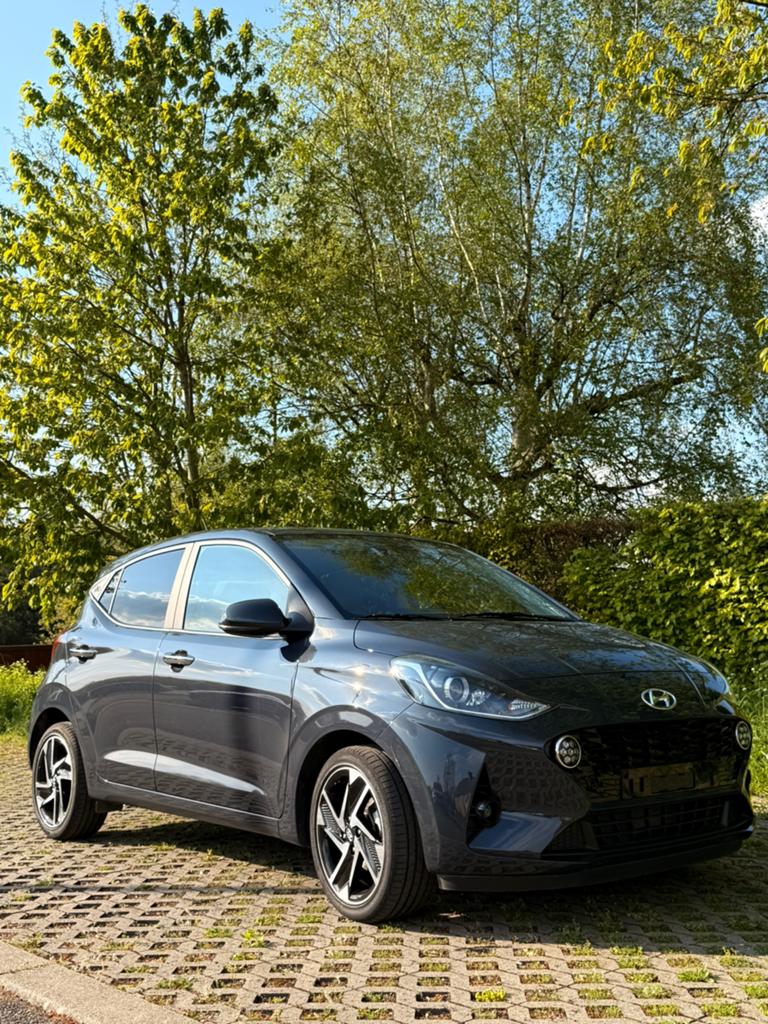 Hyundai i10 2022, Auto's, Hyundai, Particulier, i10, Achteruitrijcamera, Benzine, 5 deurs, Handgeschakeld, Zilver of Grijs, Dealer onderhouden