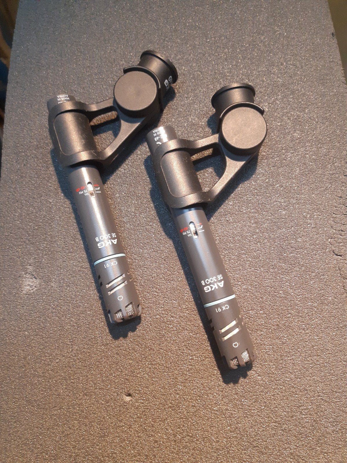 Akg C391b stéréo set, Musique & Instruments, Microphones, Enlèvement ou Envoi, Utilisé, Micro studio