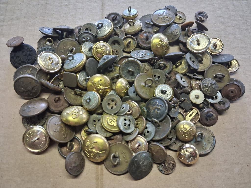 150 vieux boutons militaires, Enlèvement ou Envoi, Armée de terre, Emblème ou Badge