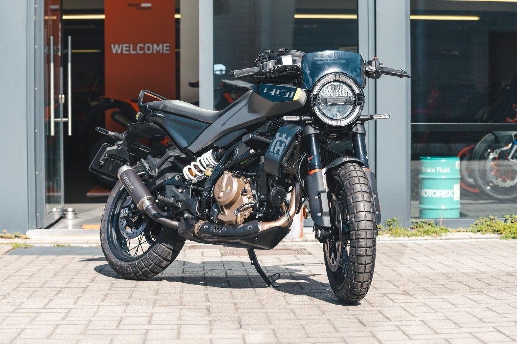 HUSQVARNA SVARTPILEN 401 2026 REMUS TANKTAS NIEUW, Motoren, Nieuw, Bedrijf, LED Verlichting, 401 cc