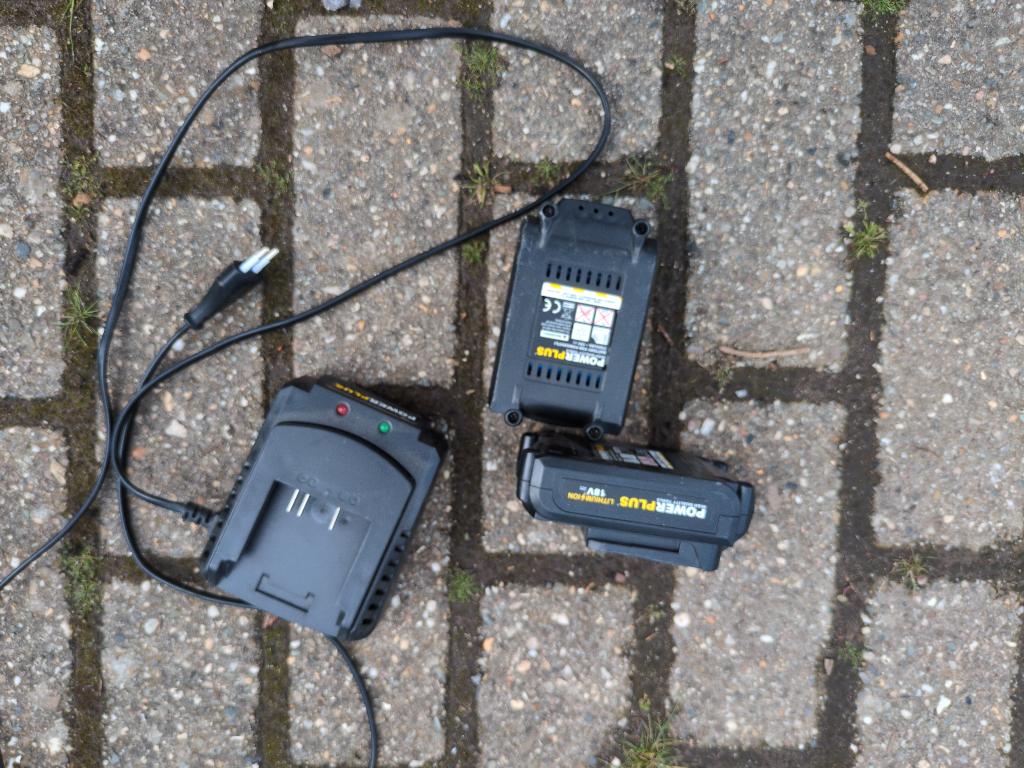 2x 18V 1500mAH batterij powerplus, Bricolage & Construction, Enlèvement ou Envoi, Utilisé, Foreuse et Perceuse