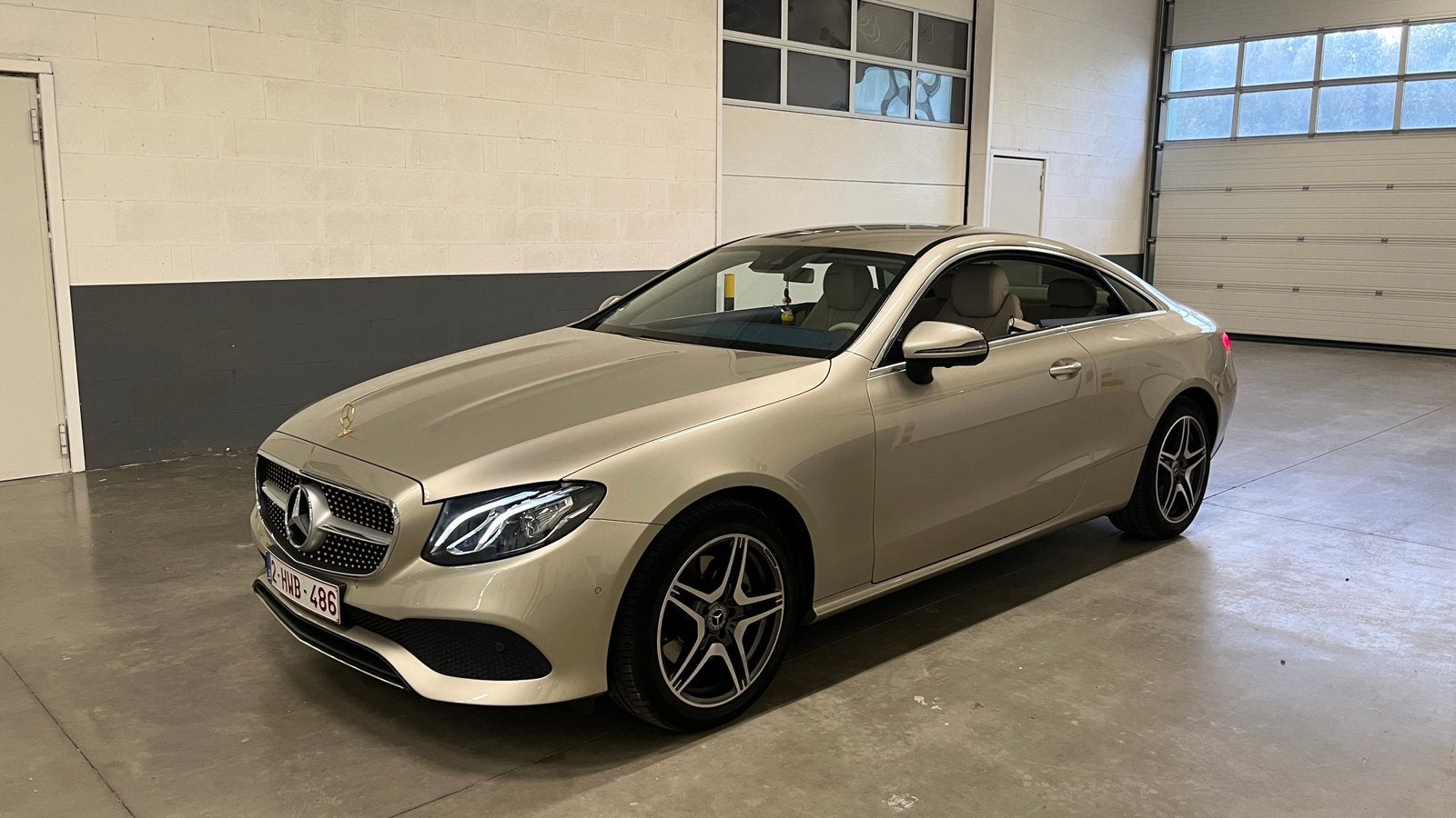 Mercedes E200 airmatic coupe exclusive, Auto's, Automaat, Achterwielaandrijving, Beige, Leder