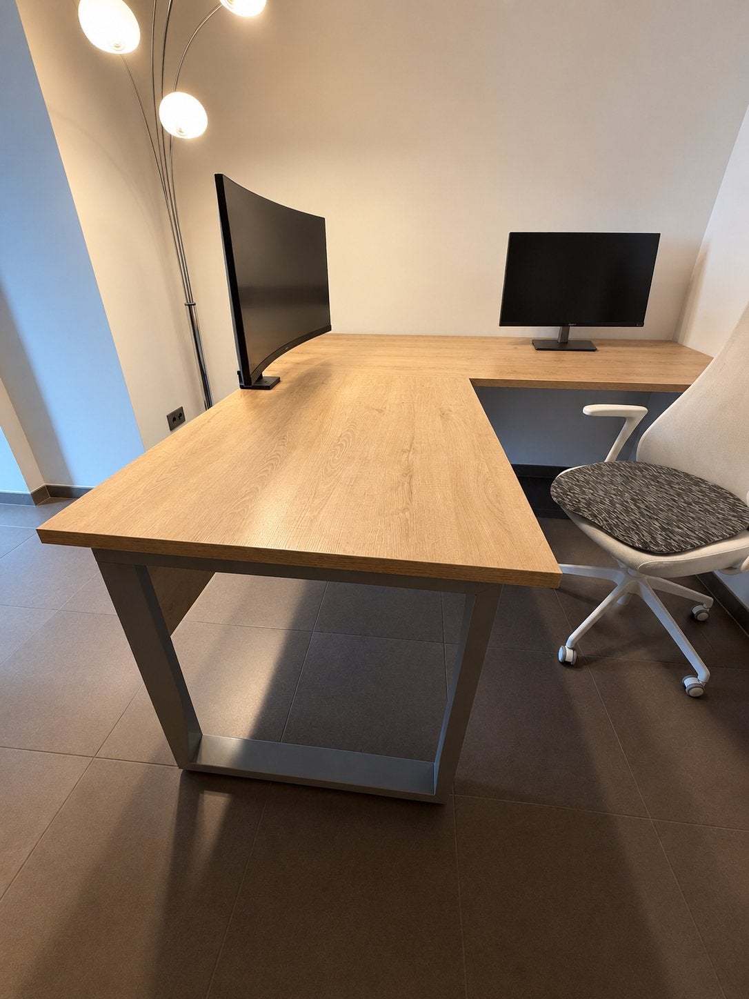Hoek - bureau in Eiken, Huis en Inrichting, Ophalen, Zo goed als nieuw