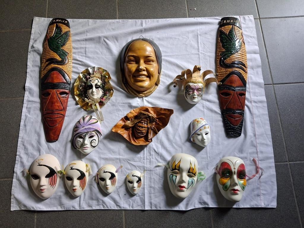 Collection de Masques divers, Africain, Enlèvement