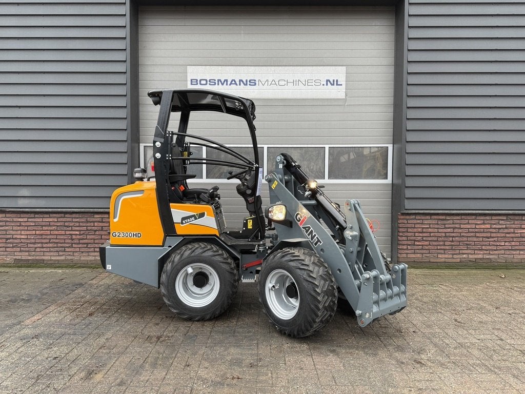 Giant G2300 HD minishovel NIEUW, Articles professionnels, Machines & Construction | Grues & Excavatrices, Tobroco, Info@tobroco.nl