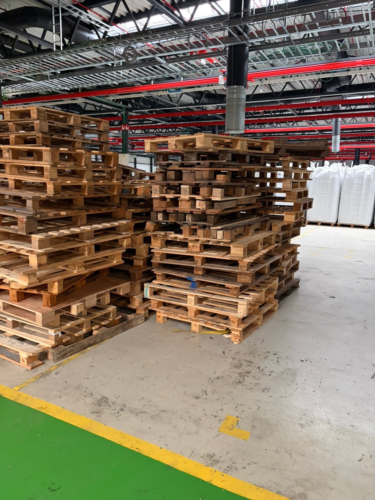 Déchets de bois provenant de palettes cassées. GRATUIT ! ! !, Enlèvement
