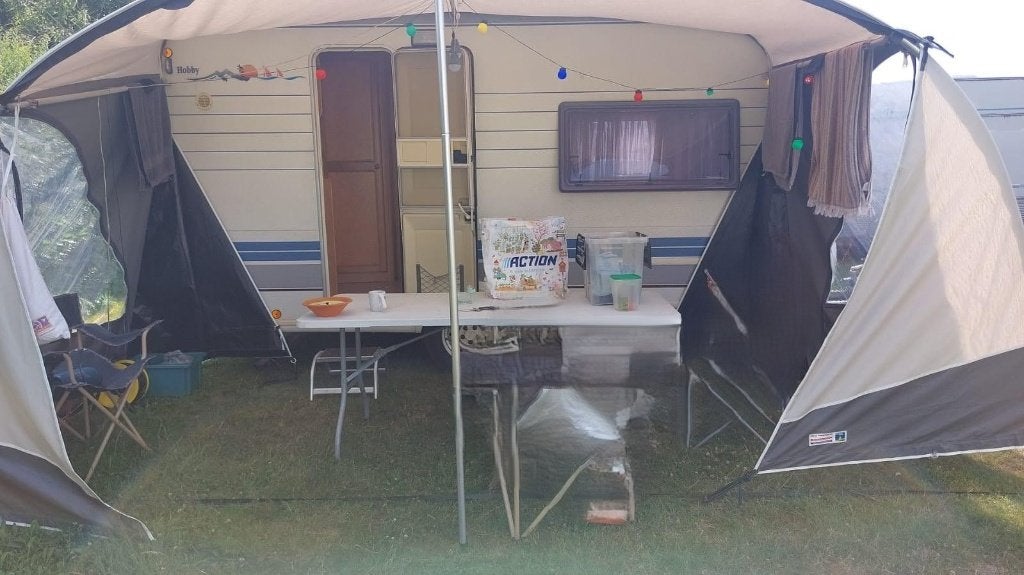 Caravan Hobby Exclusive met nieuwe voortent en mover, Hobby, Tot en met 3, Particulier, 5 tot 6 meter