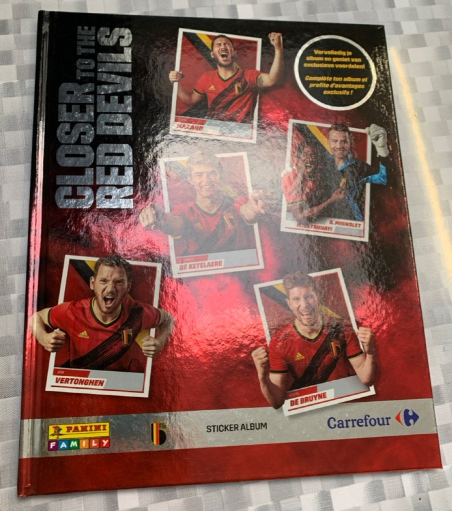TE KOOP PANINI Closer to the Red Devils 2022 + stickers, Verzenden, Zo goed als nieuw