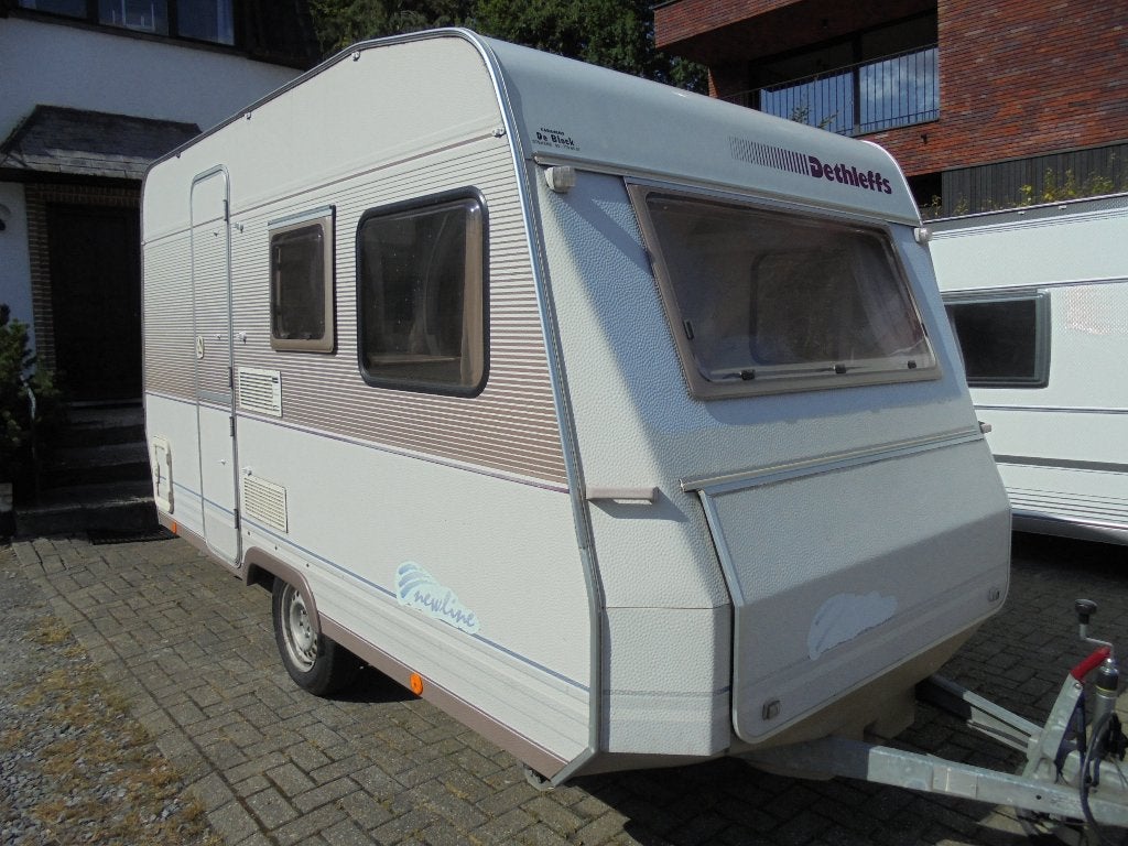 Dethleffs New Line,4/1994,4 slaapplaatsen/vast bed, voortent, Vast bed, Treinzit, 750 - 1000 kg, Particulier