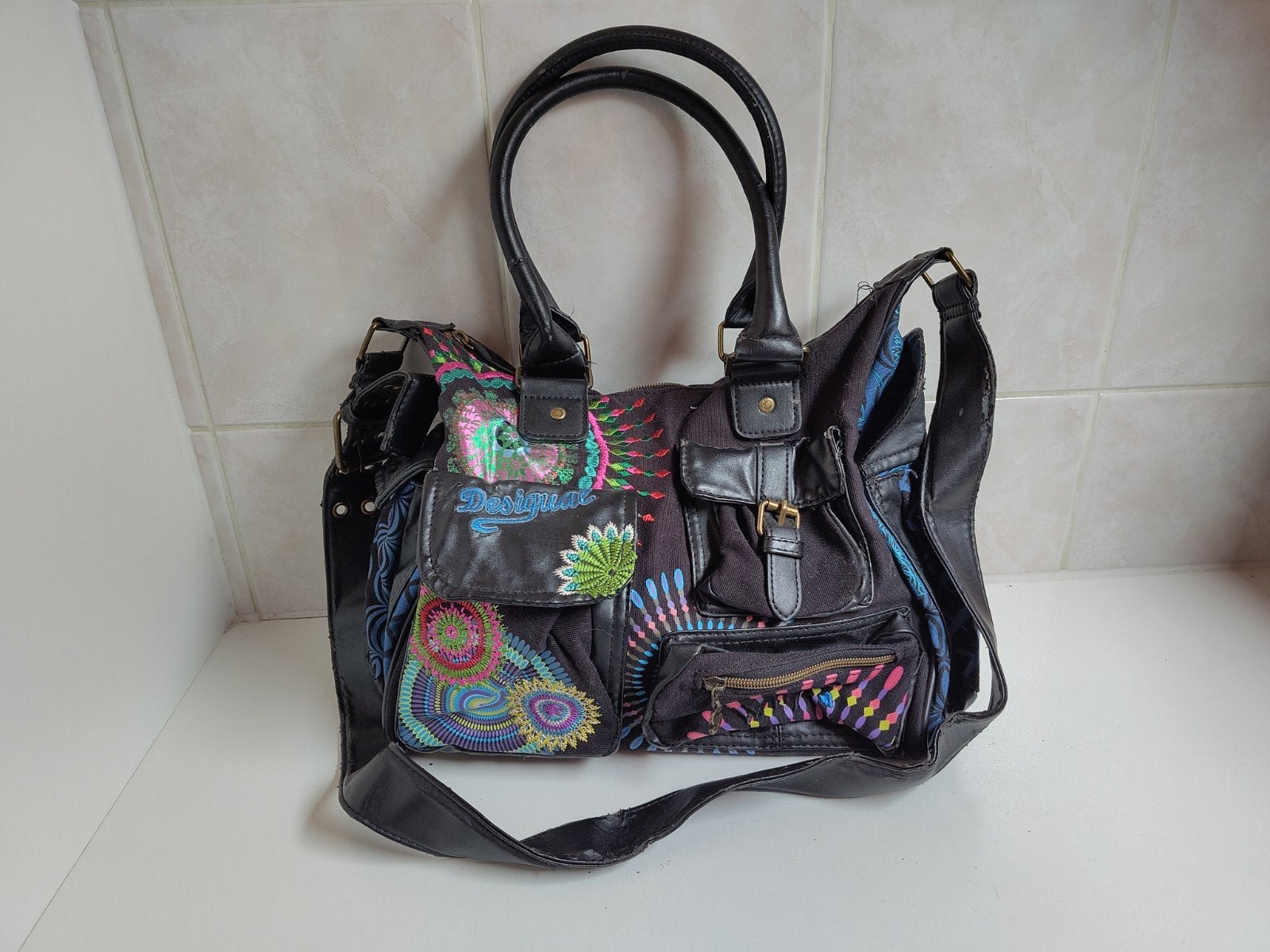Sac à main Desigual, Bijoux, Sacs & Beauté, Sacs | Sacs Femme, Enlèvement ou Envoi, Utilisé, Noir, Sac à bandoulière