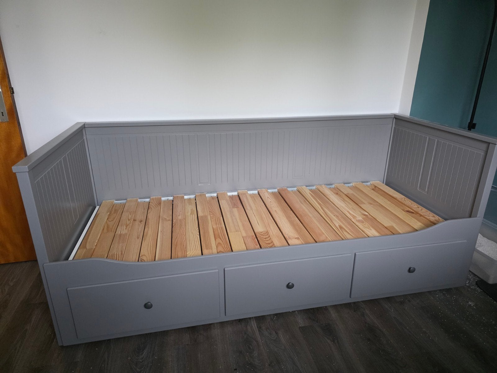 Grijze IKEA HEMNES bedbank met 3 laden in perfecte staat, Gris, Enlèvement, Utilisé, Bois