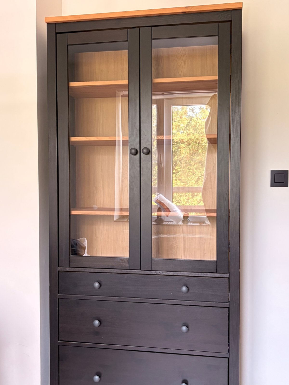 Vitrine Hemnes avec 3 tiroirs, Enlèvement, Comme neuf